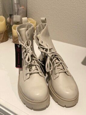 Combat Boot Lovers